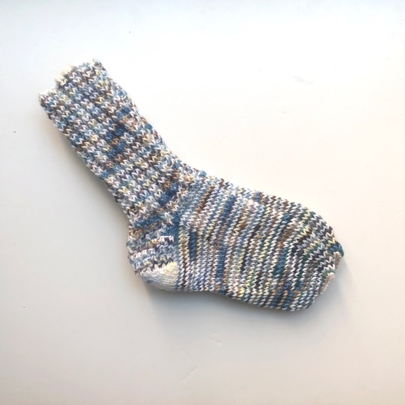 NWOT White, blue & brown socks - multicolor hand knit socks US women's sz 6 - 9 - Picture 1 of 1